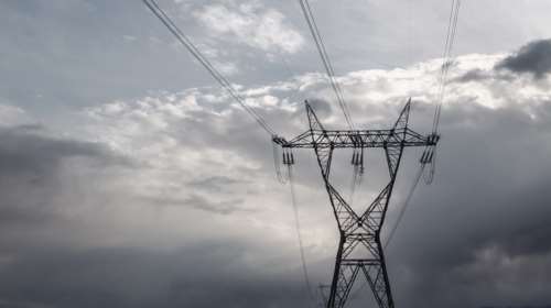 Σκρέκας: 42 ευρώ το μήνα η επιδότηση στους λογαριασμούς ρεύματος- 54 ευρώ για τα ευάλωτα νοικοκυριά