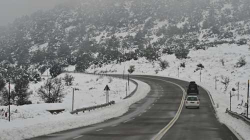 Κακοκαιρία Avgi: Ενεργοποιείται το &quot;Aegean lake effect&quot;, συνεχίζονται οι σφοδρές χιονοπτώσεις - Σε ποιες περιοχές της Αττικής θα το στρώσει [Βίντεο]