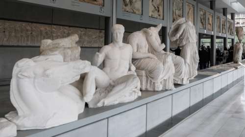 Guardian: Ο Μπλερ εξέταζε να δανείσει τα Γλυπτά του Παρθενώνα με αντάλλαγμα ελληνική στήριξη στους Ολυμπιακούς του Λονδίνου