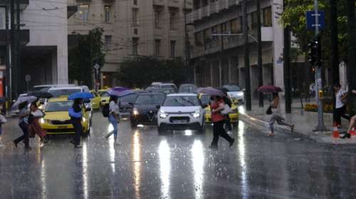 Καιρός: Περαιτέρω πτώση της θερμοκρασίας σήμερα - Πού θα σημειωθούν βροχές και καταιγίδες