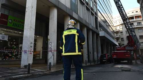 Βόμβα έξω από υπ. Εργασίας: Η στιγμή της έκρηξης στη Σταδίου - Ο εκκωφαντικός θόρυβος από κάμερα ασφαλείας [βίντεο]