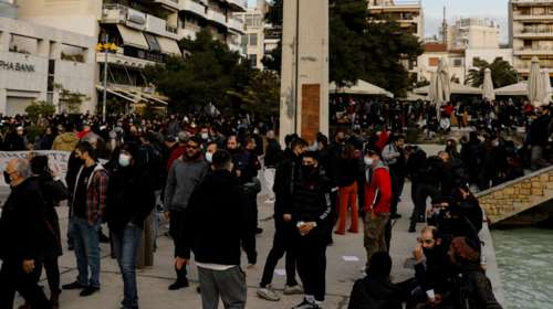 Κορονοϊός: Κατακόρυφη αύξηση κρουσμάτων στη Νέα Σμύρνη - "Μη συνωστίζεστε στις πλατείες", η έκκληση του Δήμου