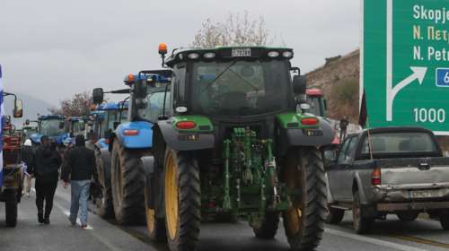 Αποφασισμένοι οι αγρότες: Eνισχύουν τα μπλόκα με τρακτέρ - Έκλεισαν τα τελωνεία Προμαχώνα και Ευζώνων