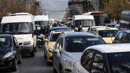 Τι αλλάζει στα πρόστιμα με τον νέο ΚΟΚ: Από 30 έως 1.500 ευρώ - &quot;Φωτιά&quot; για κόκκινο, παραβίαση STOP, αλκοόλ και κόντρες