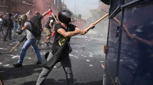 Διπλό "χτύπημα" της ΕΛΑΣ: Αντιεξουσιαστής κατηγορείται για ληστεία και τέσσερις αναρχικοί για επιθέσεις με μολότοφ και γκαζάκια