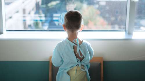 Ανησυχία για τα τρία πιθανά κρούσματα οξείας ηπατίτιδας σε παιδιά στην Ελλάδα - Τα συμπτώματα και η νοσηλεία τους