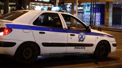 Χειροπέδες σε αστυνομικό των νοτίων προαστίων: Εγκέφαλος σπείρας που διακινούσε κοκαΐνη - Ακόμη και κατ&#39;οίκον οι παραδόσεις