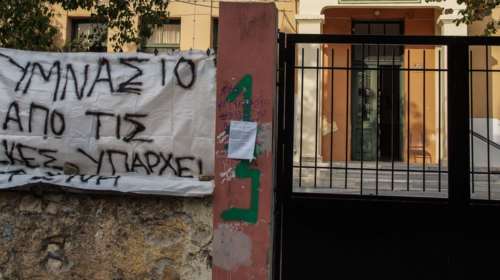 &quot;Επιδημία&quot; καταλήψεων στα σχολεία με αιτήματα από τις μάσκες έως… τα Rafale - Συλλαλητήριο στα Προπύλαια