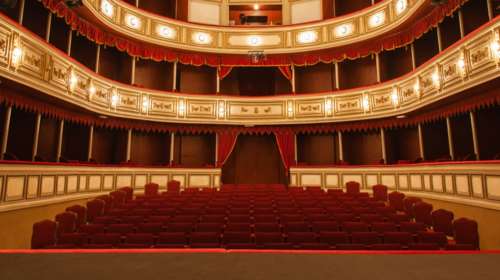 Στο αυτόφωρο γνωστός τενόρος: Kατηγορείται για τον ξυλοδαρμό του 15χρονου γιου του