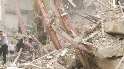 Αγωνία στο Ιράν: Μάχη για να σωθούν οι δεκάδες παγιδευμένοι στα συντρίμμια του 10ώροφου κτιρίου - Αυξάνονται οι νεκροί