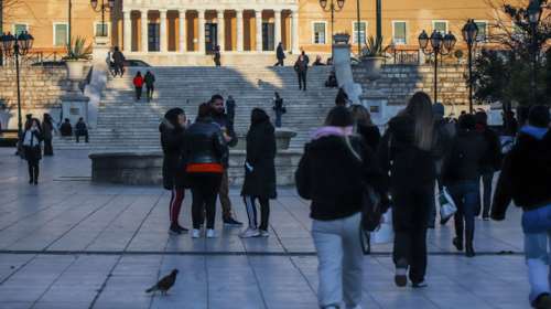 Το ελληνικό &quot;θαύμα&quot;: Δηλώνουμε 79 δισ. ευρώ εισόδημα, ξοδεύουμε... 100 δισ. και αποταμιεύουμε 20 δισ. ευρώ τον χρόνο