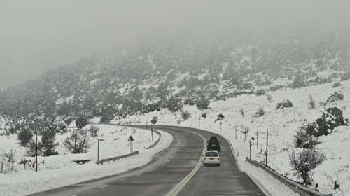 Έρχονται χιόνια την Κυριακή: Ποιες πόλεις θα ντυθούν στα λευκά - Ψυχρό μέτωπο από τα Βαλκάνια φέρνει βουτιά της θερμοκρασίας