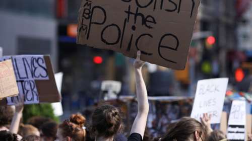 Εικόνες &quot;Φαρ Ουέστ&quot; στη Μινεάπολη - Ένας νεκρός και 11 τραυματίες από πυροβολισμούς