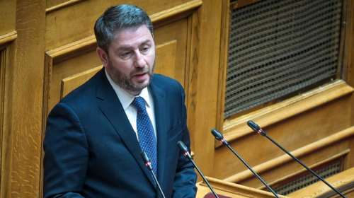 Το ΠΑΣΟΚ κατέθεσε την πρόταση για προανακριτική για τα Τέμπη - Κακούργημα για Καραμανλή, Σπίρτζη και έξι υφυπουργούς