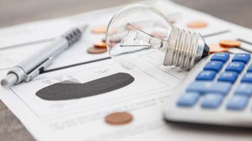 Η νέα επιδότηση στο ηλεκτρικό ρεύμα: Πόσο θα πληρώνουμε πλέον από την 1η Ιουλίου - Οι κερδισμένοι