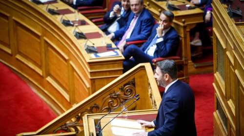 Γιατί ο Μητσοτάκης επιλέγει πλέον ως βασικό αντίπαλο τον Ανδρουλάκη - 10 φορές του απευθύνθηκε στη Βουλή