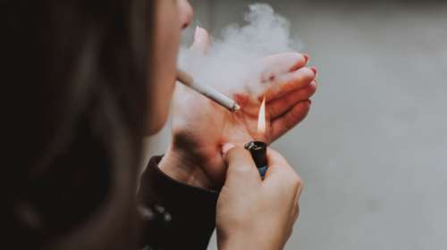 Πότε το κάπνισμα, το ποτό και η έλλειψη άσκησης αφήνουν τα πρώτα σημάδια στο σώμα μας