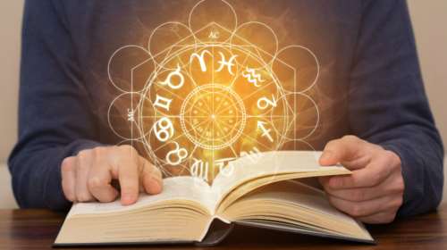 Νέα έρευνα δείχνει ότι όσοι πιστεύουν στην αστρολογία είναι πιο ναρκισσιστές και λιγότερο έξυπνοι
