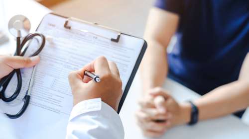 Τι είναι η ανίατη ασθένεια &quot;Stiff Person Syndrome&quot; που χτύπησε τη Σελίν Ντιόν - Δυσκλεύεται να μιλήσει και να περπατήσει