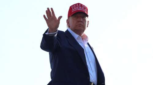 Ο Τραμπ &quot;κόβει&quot; τους δημοσιογράφους της WSJ από το ταξίδι του στη Σκωτία - Αντίποινα για το άρθρο με τον Επστάιν