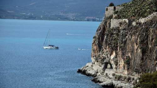 Καιρός: Ανεμοι έως 7 μποφόρ, στους 32 βαθμούς ο υδράργυρος - Πού θα βρέξει