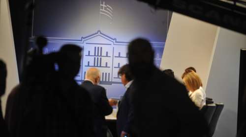 Ολα έτοιμα για το σημερινό debate των πολιτικών αρχηγών: Οι κανόνες, πώς θα καθίσουν και όλη η διαδικασία