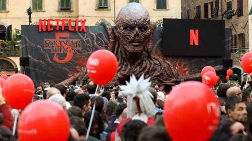 &quot;Βόμβα&quot; στο Stranger Things: Η Μίλι Μπόμπι Μπράουν κατηγορεί τον Ντέιβιντ Χάρμπορ για εκφοβισμό και παρενόχληση στα γυρίσματα