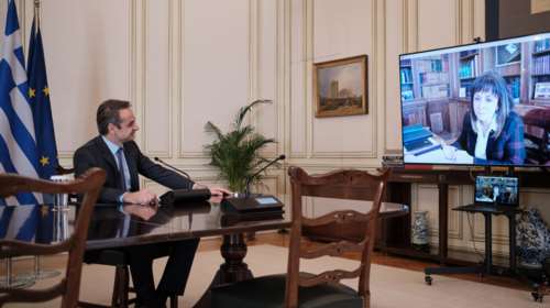 Τηλεδιάσκεψη Μητσοτάκη - Σακελλαροπούλου για τον κορονοϊό: &quot;Τσιόδρας και Χαρδαλιάς βοηθούν σημαντικά&quot;
