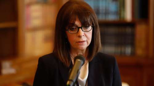 Και η Κατερίνα Σακελλαροπούλου κόβει τον μισό μισθό της για τους επόμενους δύο μήνες