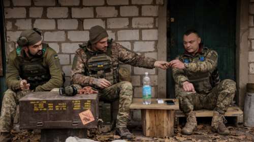 Εξουθενωμένοι οι Ουκρανοί στρατιώτες στο Κουρσκ: &quot;Δεν είναι εδώ η γη μας - Μας είπαν να περιμένουμε να ορκιστεί ο Τραμπ&quot;