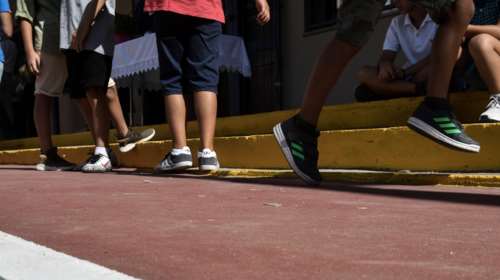 Ασπρόπυργος: &quot;Ο δάσκαλος με γαργαλούσε&quot; - Συνελήφθη γυμναστής μετά από καταγγελίες για παρενόχληση μαθητών