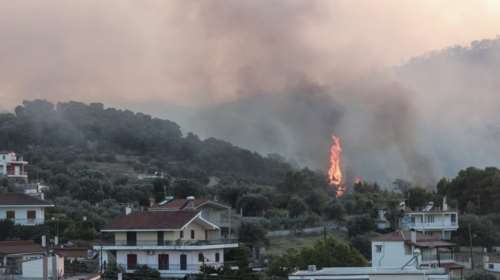 Φωτιά στις Κεχριές: Συνεχίζεται η μάχη με τις φλόγες - Το χρονογράφημα της καταστροφής σε ένα βίντεο [χάρτες]