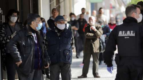 Στο τραπέζι πιο σκληρά μέτρα: Χρονικό πλαφόν στις μετακινήσεις, όριο στα SMS, &quot;απαγορευτικό&quot; το βράδυ