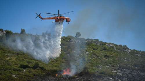 Φωτιά στη Θεσσαλονίκη: Στην περιοχή Καλαμωτό Λαγκαδά - Επιτόπου επίγειες και εναέριες δυνάμεις
