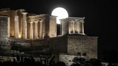 Πανσέληνος Αυγούστου: Εντυπωσιακές εικόνες από την Ακρόπολη και το Σούνιο έως το Ναύπλιο και την Εύβοια