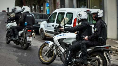 Διαρρήκτες τραυμάτισαν δύο αστυνομικούς στο Ψυχικό - Τους εμβόλισαν με τη μηχανή