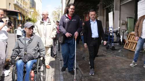 H βόλτα του Χάρη Δούκα με ΑμεΑ στο κέντρο της Αθήνας: &quot;Μια πόλη για όλους, χωρίς εμπόδια&quot; [εικόνες - βίντεο]