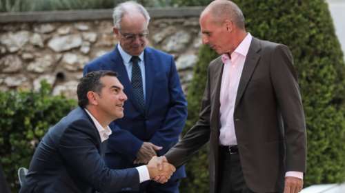 Σκληρή απάντηση Βαρουφάκη σε Τσίπρα: Με θλίβει να βλέπω μια ηθική κατηφόρα - Λυπάμαι, για κάποιο καιρό συμπορευτήκαμε
