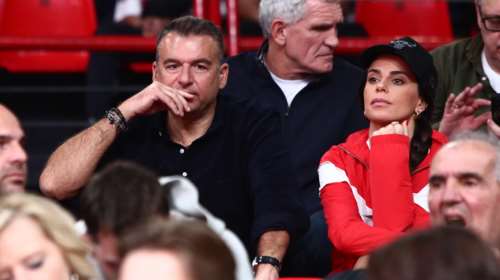 Γιώργος Λιάγκας - Μαρία Αντωνά: Σπάνια κοινή εμφάνιση για το ζευγάρι - Είδαν τον αγώνα του Ολυμπιακού στο ΣΕΦ [εικόνες]