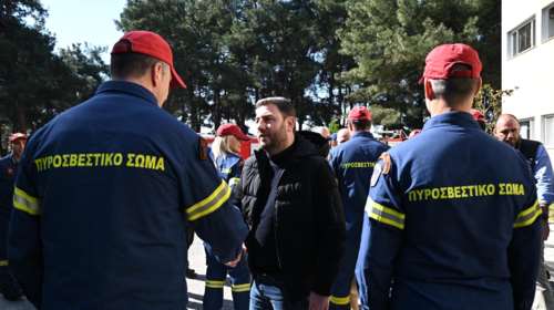 Επίσκεψη Ανδρουλάκη στην ΕΜΑΚ: Ο αγώνας σας στην Τουρκία και στα Τέμπη δείχνει τα πρότυπα που πρέπει να ακολουθήσουμε