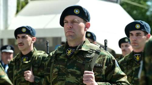 25η Μαρτίου: Ο Κασσελάκης ντυμένος στα χακί παρέλασε στη Θήβα - &quot;Μπράβο Στέφανε&quot; φώναζε ο κόσμος [εικόνες - βίντεο]