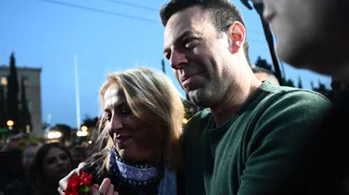 Στέφανος Κασσελάκης: Η αγκαλιά στη Ρένα Δούρου μετά την απαλλακτική πρόταση του εισαγγελέα - "Συγχαρητήρια. Επιτέλους δικαιοσύνη"