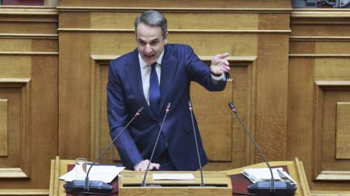 Η μπηχτή Μητσοτάκη σε Ανδρουλάκη: Μην κοιτάτε το κινητό σας, μην αγχώνεστε, δεν χρειάζεται να σας δώσει κάποιος οδηγίες