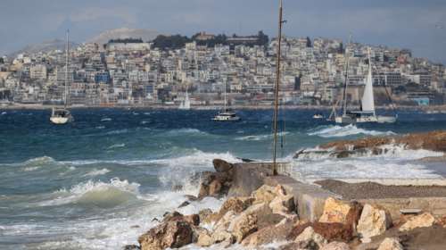 Αλλάζει το σκηνικό του καιρού: Νέα πτώση της θερμοκρασίας και θυελλώδεις βόρειοι άνεμοι - Πού αναμένονται βροχές