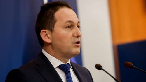 Κόντρα Πέτσα - ΣΥΡΙΖΑ για την παραίτηση της Δήμητρας Κρουστάλλη από το Βήμα