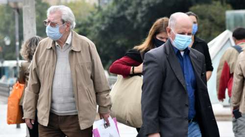 Μάσκες: Οι τελευταίες οδηγίες των ειδικών - Γιατί δεν προστατεύουν οι ασπίδες και τα πλαστικά καλύμματα