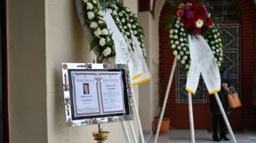 Λάρισα: Θρήνος στην κηδεία του 55χρονου που σκοτώθηκε στο τροχαίο στο Βουκουρέστι [εικόνες - βίντεο]