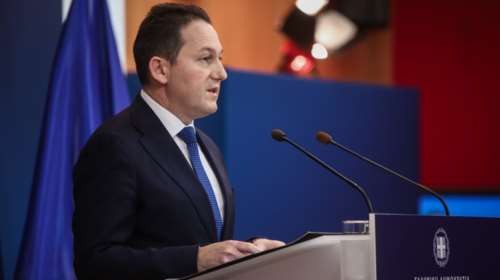 Αιχμηρή απάντηση Πέτσα στον Τσίπρα: &quot;Έχει ταυτιστεί με τα ψέματα, τα fake news και την επιπολαιότητα&quot;