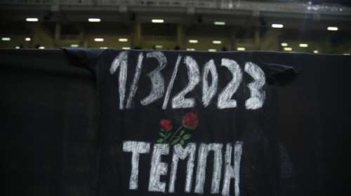 Παναθηναϊκός-Εφές 82-87: &quot;Κάθε ματς μετράει, η ανθρώπινη ζωή όχι&quot;- Πανό πένθους στο ΟΑΚΑ για την τραγωδία στα Τέμπη