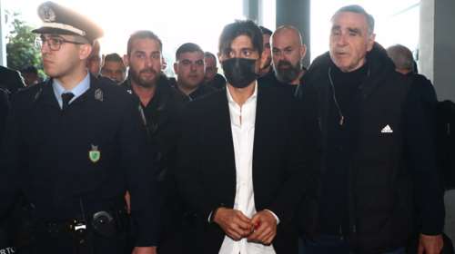 Euroleague: Στο ΣΕΦ με μάσκα ο Δημήτρης Γιαννακόπουλος για να δει το ντέρμπι Ολυμπιακός - Παναθηναϊκός [Εικόνες]